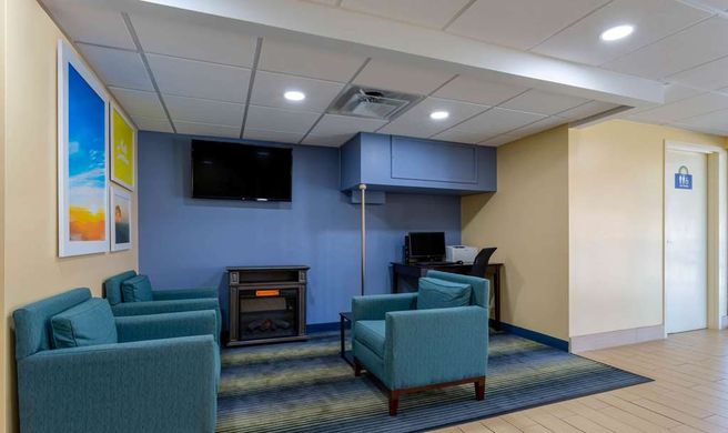 Days Inn by Wyndham Augusta Lobby