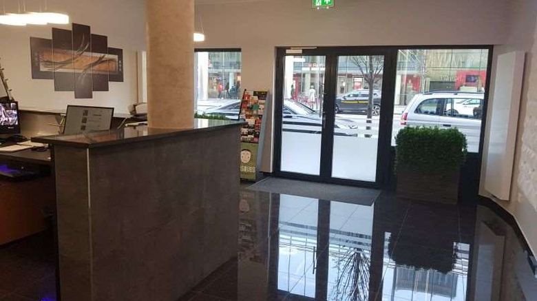 <b>City Center Hotel Lobby</b>. Images powered by <a href="https://iceportal.shijigroup.com/" title="IcePortal" target="_blank">IcePortal</a>.