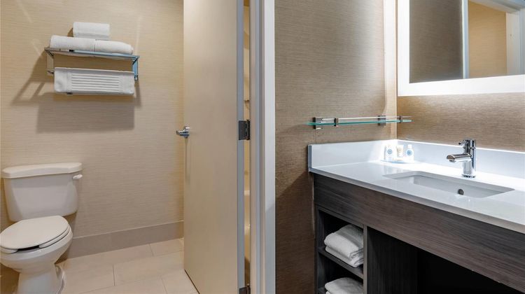 Comfort Inn & Suites Dallas-Addison Suite