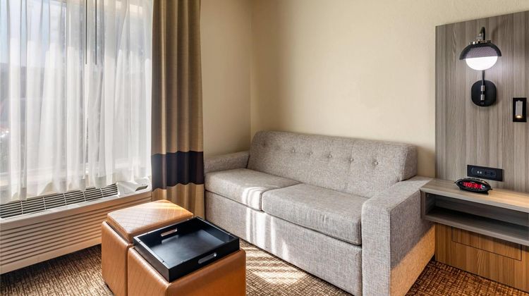 Comfort Inn & Suites Dallas-Addison Suite