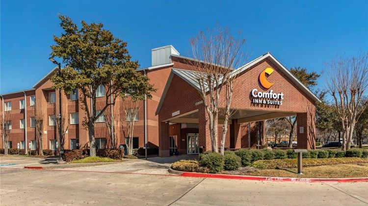 Comfort Inn & Suites Dallas-Addison Exterior