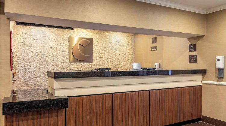 Comfort Inn & Suites Dallas-Addison Lobby