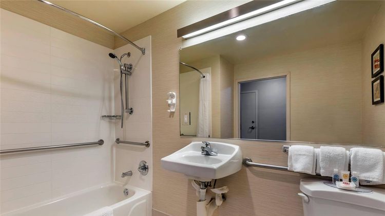Comfort Inn & Suites Dallas-Addison Room