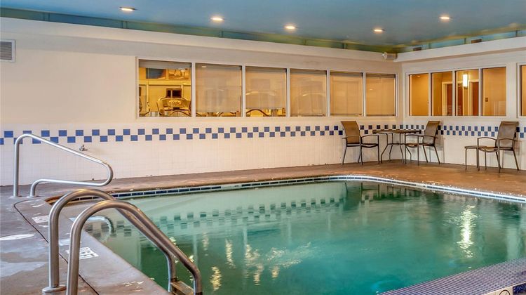 Comfort Inn & Suites Dallas-Addison Pool