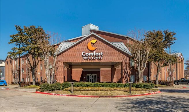 Comfort Inn & Suites Dallas-Addison Exterior