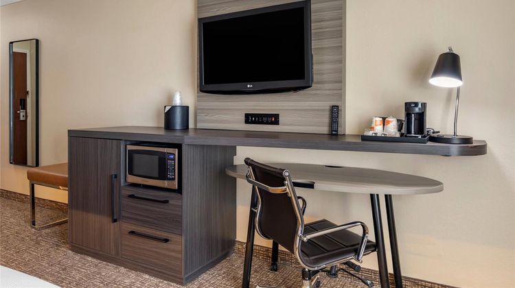 Comfort Inn & Suites Dallas-Addison Room