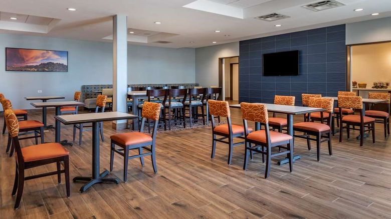<b>Best Western Plus Desert View Inn & Stes Lobby</b>. Images powered by <a href="https://iceportal.shijigroup.com/" title="IcePortal" target="_blank">IcePortal</a>.