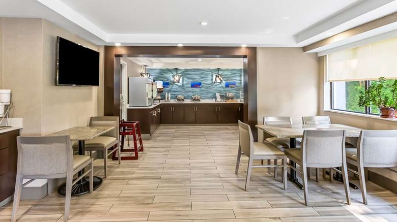 <b>Best Western West Lebanon Hanover Restaurant</b>. Images powered by <a href="https://iceportal.shijigroup.com/" title="IcePortal" target="_blank">IcePortal</a>.