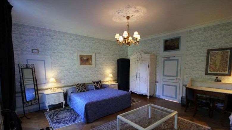 <b>Domaine de Moresville Room</b>. Images powered by <a href="https://iceportal.shijigroup.com/" title="IcePortal" target="_blank">IcePortal</a>.