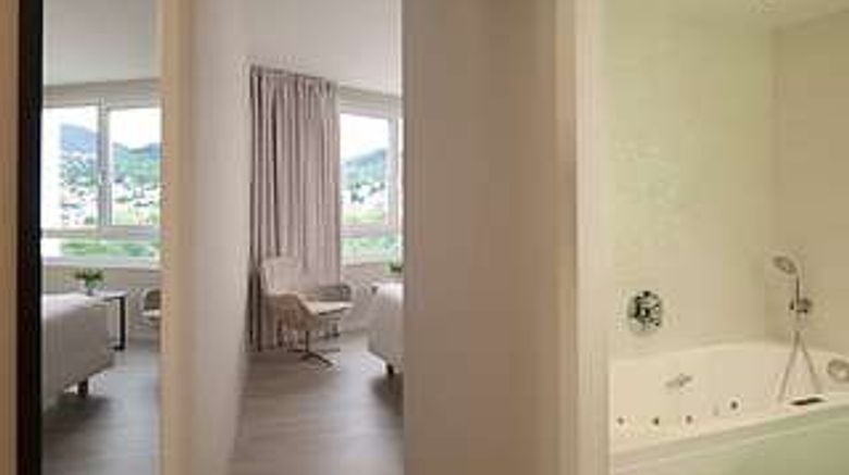 <b>Hotel Oceania Clermont-Ferrand Lobby</b>. Images powered by <a href="https://iceportal.shijigroup.com/" title="IcePortal" target="_blank">IcePortal</a>.
