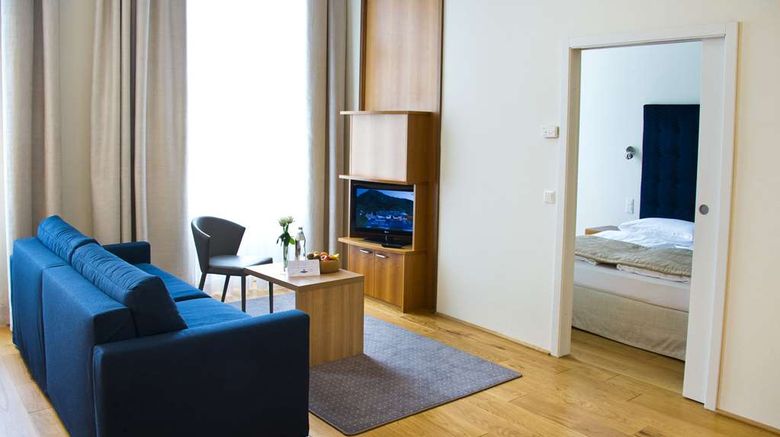 <b>HiLight Suites Hotel Suite</b>. Images powered by <a href="https://iceportal.shijigroup.com/" title="IcePortal" target="_blank">IcePortal</a>.