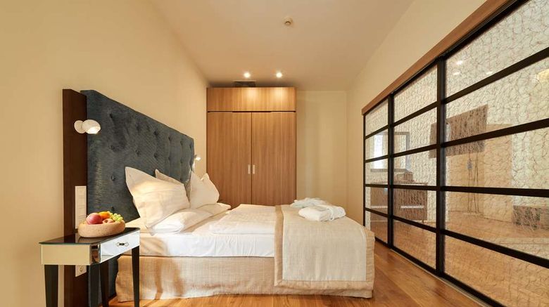 <b>HiLight Suites Hotel Room</b>. Images powered by <a href="https://iceportal.shijigroup.com/" title="IcePortal" target="_blank">IcePortal</a>.