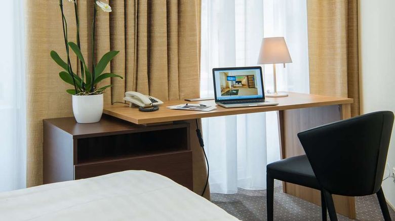 <b>HiLight Suites Hotel Room</b>. Images powered by <a href="https://iceportal.shijigroup.com/" title="IcePortal" target="_blank">IcePortal</a>.