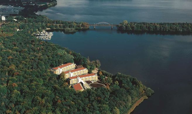 Seminaris SeeHotel Potsdam Exterior