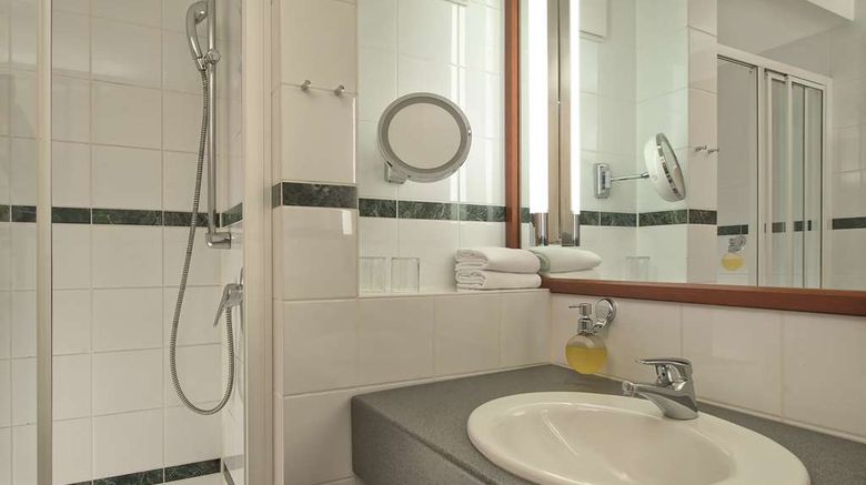 <b>Seminaris SeeHotel Potsdam Room</b>. Images powered by <a href="https://iceportal.shijigroup.com/" title="IcePortal" target="_blank">IcePortal</a>.