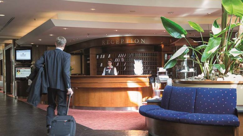 <b>Seminaris SeeHotel Potsdam Lobby</b>. Images powered by <a href="https://iceportal.shijigroup.com/" title="IcePortal" target="_blank">IcePortal</a>.