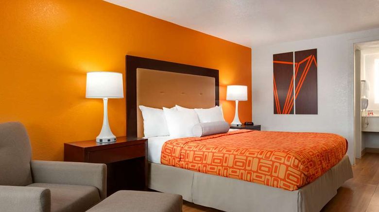 <b>Howard Johnson by Wyndham Harrisonburg Room</b>. Images powered by <a href="https://iceportal.shijigroup.com/" title="IcePortal" target="_blank">IcePortal</a>.