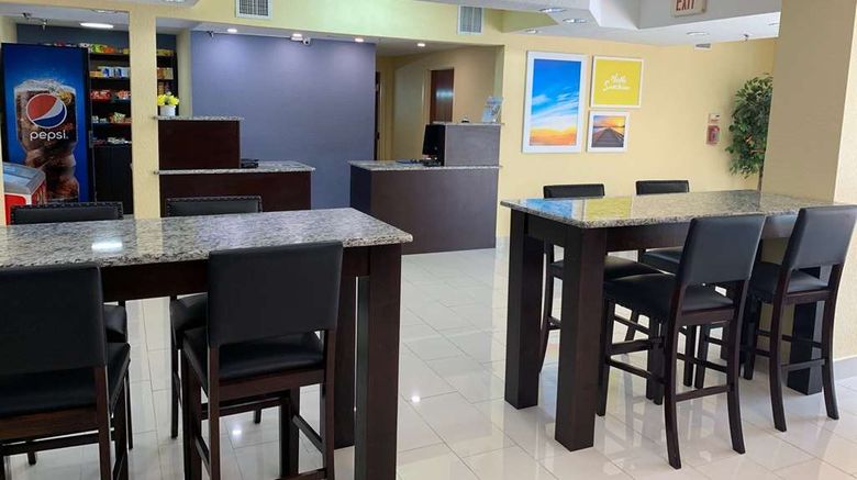 <b>Days Inn & Suites by Wyndham Tampa Lobby</b>. Images powered by <a href="https://iceportal.shijigroup.com/" title="IcePortal" target="_blank">IcePortal</a>.