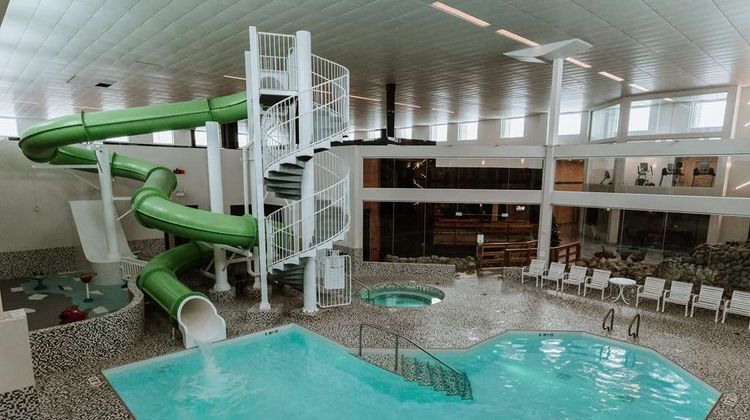 Nisku Inn & Conference Centre Pool