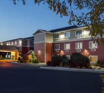 Coast Hilltop Inn Exterior