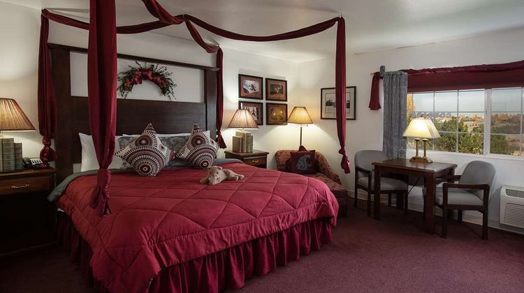 Coast Hilltop Inn Suite
