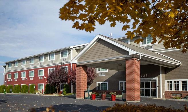 Coast Hilltop Inn Exterior