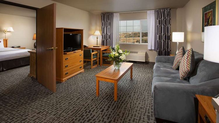 Coast Hilltop Inn Suite