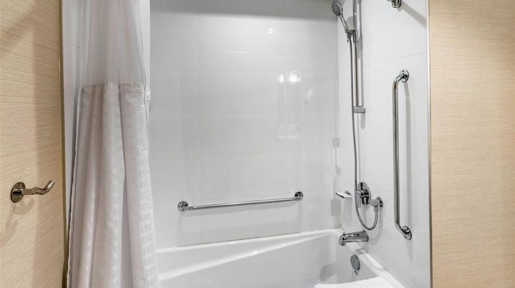 Quality Inn CentreVille Room