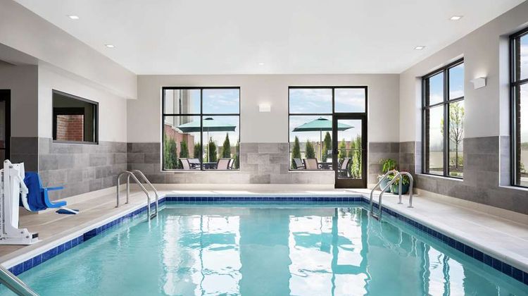 Hampton Inn and Suites Bridgeview Pool