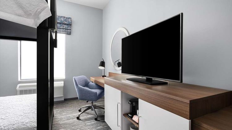 Hampton Inn and Suites Bridgeview Room