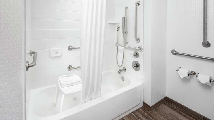 Hampton Inn and Suites Bridgeview Room