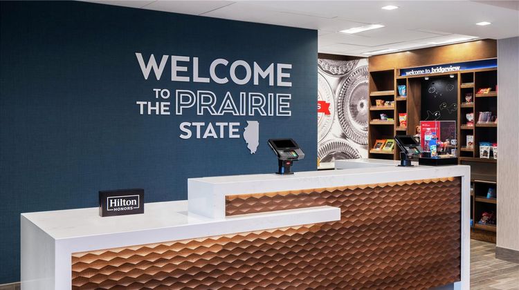 Hampton Inn and Suites Bridgeview Lobby