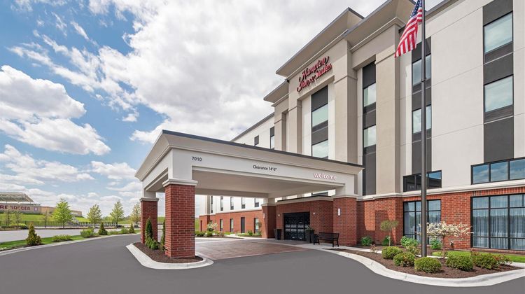 Hampton Inn and Suites Bridgeview Exterior