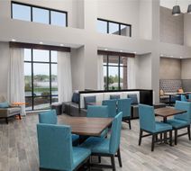 Hampton Inn and Suites Bridgeview Lobby