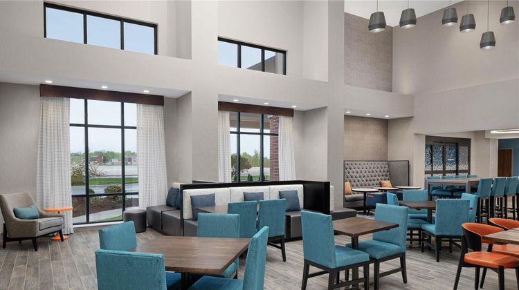 Hampton Inn and Suites Bridgeview Lobby