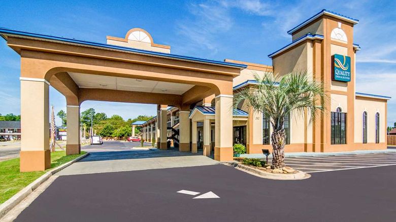 <b>Quality Inn and Suites Lake City Exterior</b>. Images powered by <a href="https://iceportal.shijigroup.com/" title="IcePortal" target="_blank">IcePortal</a>.