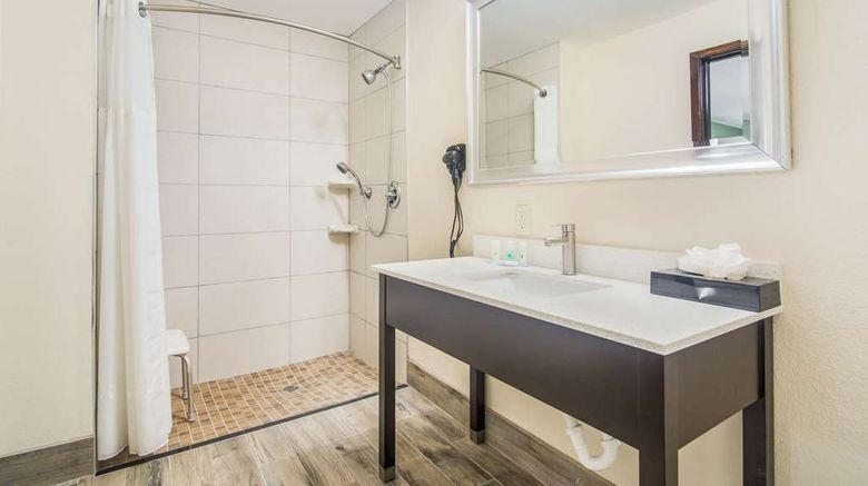 <b>Quality Inn and Suites Lake City Room</b>. Images powered by <a href="https://iceportal.shijigroup.com/" title="IcePortal" target="_blank">IcePortal</a>.