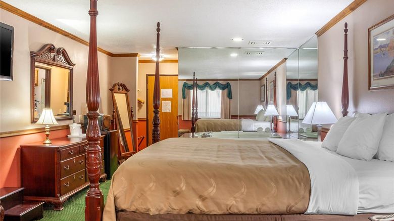 <b>Quality Inn and Suites Suite</b>. Images powered by <a href="https://iceportal.shijigroup.com/" title="IcePortal" target="_blank">IcePortal</a>.