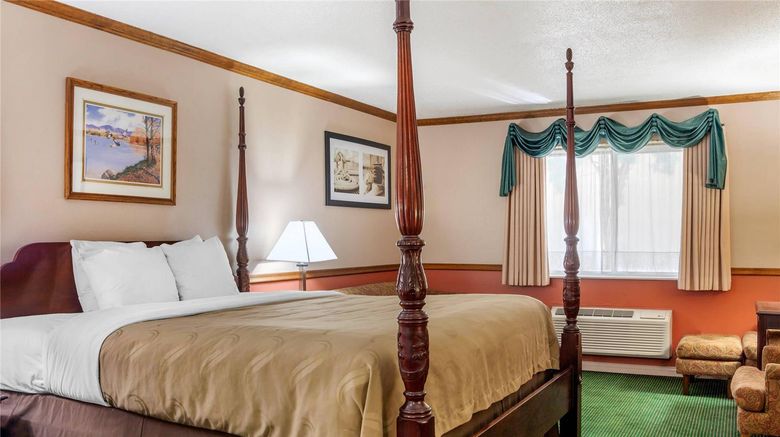 <b>Quality Inn and Suites Suite</b>. Images powered by <a href="https://iceportal.shijigroup.com/" title="IcePortal" target="_blank">IcePortal</a>.