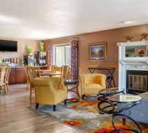 Quality Inn and Suites Lobby