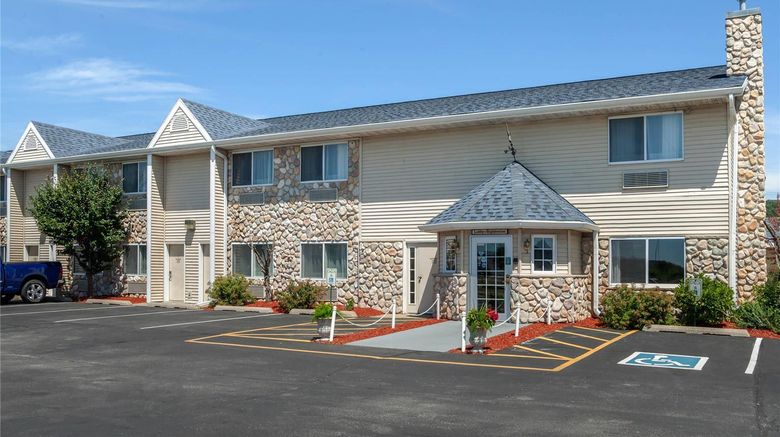 <b>Quality Inn and Suites Exterior</b>. Images powered by <a href="https://iceportal.shijigroup.com/" title="IcePortal" target="_blank">IcePortal</a>.