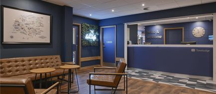 Travelodge Solihull Lobby