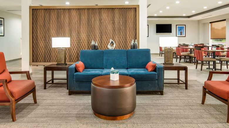 <b>Comfort Suites DeSoto Dallas South Lobby</b>. Images powered by <a href="https://iceportal.shijigroup.com/" title="IcePortal" target="_blank">IcePortal</a>.