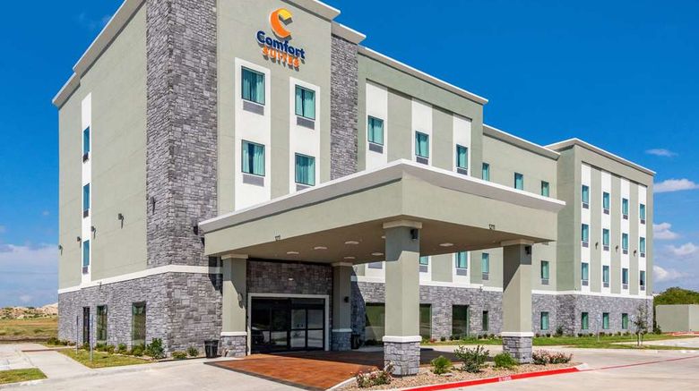 <b>Comfort Suites DeSoto Dallas South Exterior</b>. Images powered by <a href="https://iceportal.shijigroup.com/" title="IcePortal" target="_blank">IcePortal</a>.