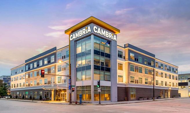 Cambria Hotel Milwaukee Downtown Exterior