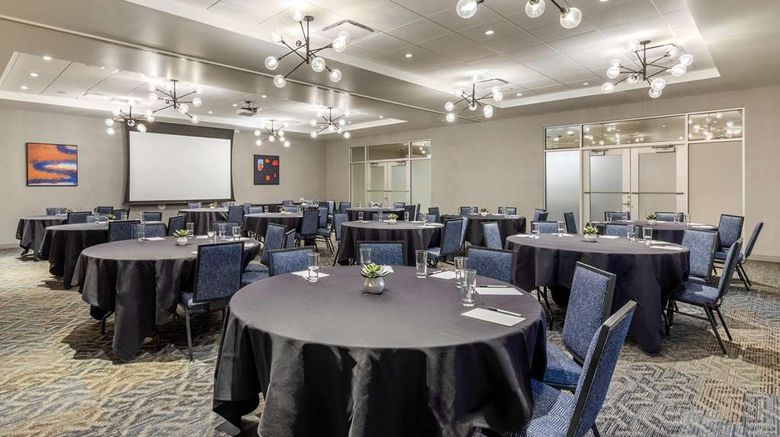 <b>Cambria Hotel Milwaukee Downtown Meeting</b>. Images powered by <a href="https://iceportal.shijigroup.com/" title="IcePortal" target="_blank">IcePortal</a>.