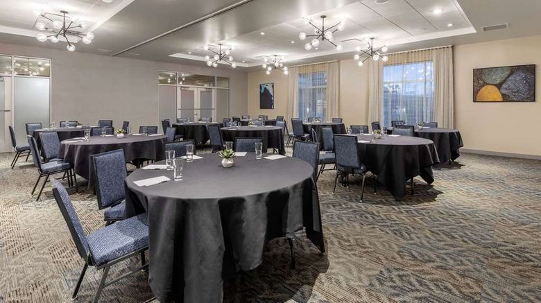 <b>Cambria Hotel Milwaukee Downtown Meeting</b>. Images powered by <a href="https://iceportal.shijigroup.com/" title="IcePortal" target="_blank">IcePortal</a>.
