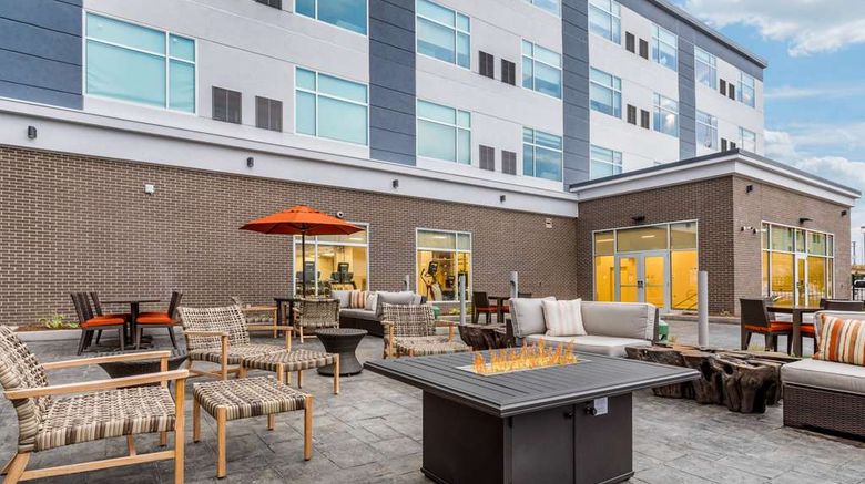 <b>Cambria Hotel Milwaukee Downtown Pool</b>. Images powered by <a href="https://iceportal.shijigroup.com/" title="IcePortal" target="_blank">IcePortal</a>.