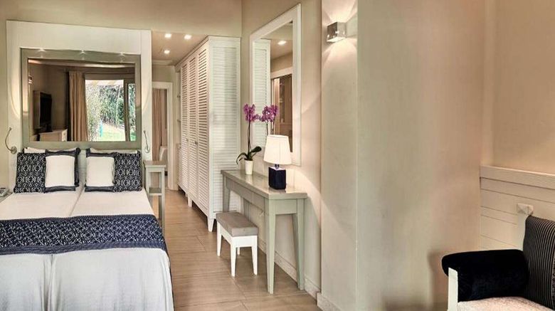 <b>Forte Village Hotel Bouganville Suite</b>. Images powered by <a href="https://iceportal.shijigroup.com/" title="IcePortal" target="_blank">IcePortal</a>.