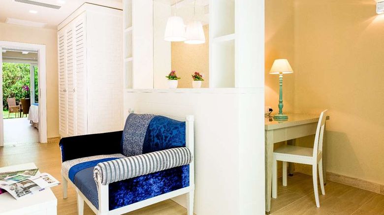 <b>Forte Village Hotel Bouganville Room</b>. Images powered by <a href="https://iceportal.shijigroup.com/" title="IcePortal" target="_blank">IcePortal</a>.